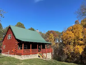 Breath of Heaven Cabin in Hocking Hills!- Hot Tub,Pond,Secluded,Pets Welcome!
