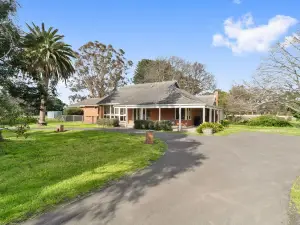 Chatsworth House and Cottage by Ready Set Stay - 2 houses included