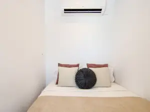 Phaedrus Living: Seaside Luxury Flat Harbour 102