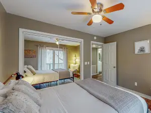 2-story updated home with grill, deck, balcony, hammock, washer/dryer