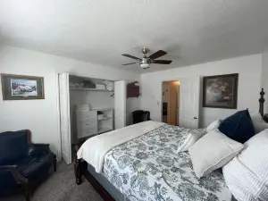 Cozy Cottage with Fenced Yard and BBQ - Inviting Family Retreat