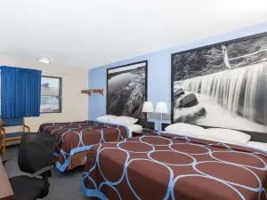 Super 8 by Wyndham Manhattan KS