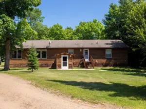 Seven Bedroom Home On Turtle Lake, Sleeps Up To 20 People