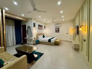 Four Square Hotel