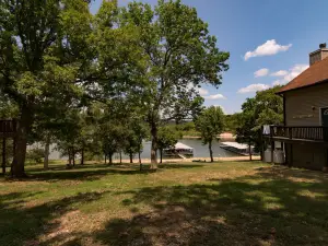 Firefly Cottage 2 Bedroom Cabin by Redawning