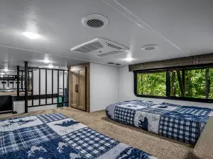 Peaceful Caravan Retreat with Large Private Deck and Fire Pit in Alabama