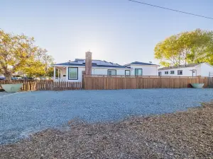 Charming Sky Cove: SFO Haven