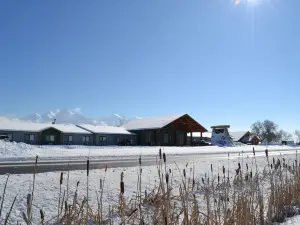 Ninepipes Lodge