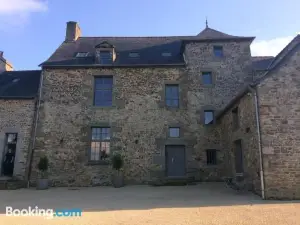 Chambre indépendante au Manoir de la Célinais côté cour