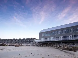 Quarterdeck Beachside Villas & Lofts