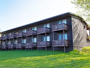 Lake Fanny Hooe Resort-2 Bed with Balcony #12 1 Bedroom Hotel Room by RedAwning