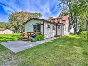 Bright Lakefront Cottage w/ Deck & Fire Pit!
