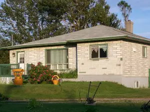 Domaine Joseph Ross Bed and Breakfast