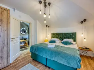 Hedonistic Vineyard Estate with Hot Tub - Happy Rentals