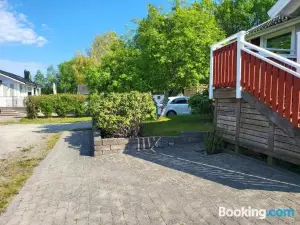 Minihus Med Stor trädgårdstomt nära Golf Och HAV