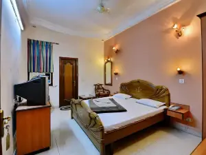 Hotel D R International