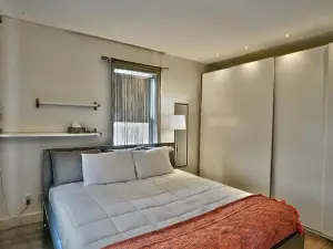 Downtown Sherby - Central, Parking, King Bed, Sleeps 3