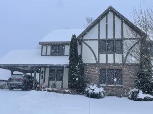 Newly remodeled PknPk Canterbury Woods. Golf course, view of #1 green. Sleeps 10