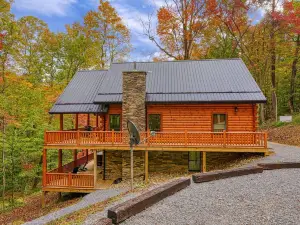 Hall's Retreat at Trickle Creek Log Cabins
