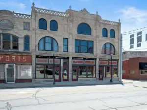 Cozy 1-bedroom loft apartment with AC and WiFi in charming Wabash
