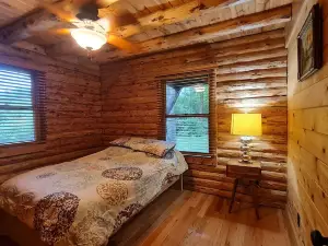 Beautiful & Secluded Cabin by Lake Thunderbird