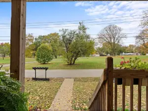 Park Place #1 - Stylish Apartment Located Across From Park