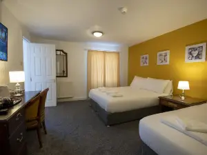 Douglas Arms Hotel