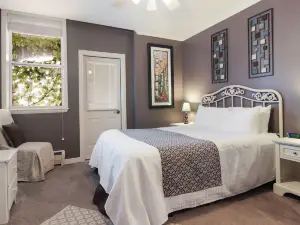 Stone Waters Inn