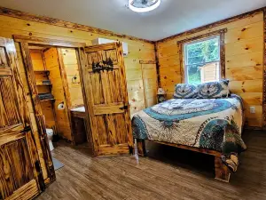 NEW PARADISE RETREAT - Hatfield Mccoy Trails - Rent 1-3 Cabins, Sleep up to 18