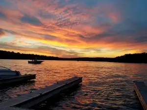 Cozy Lakeview Cottage minutes from water adventures, farms, wineries, & skiing!