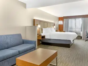 Holiday Inn Express & Suites Louisville South-Hillview