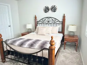 3-bedroom twin home in fabulous Fargo with WiFi, AC. Start your adventure