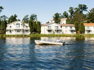 Maddens on Gull Lake