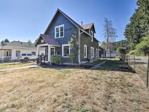 Beautiful Historic Home, Walk to Mineral Lake