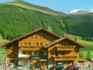 Paradise Lodge