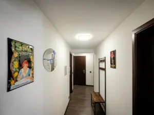 L'Endroit by la Reine City Center