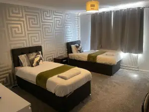 Basildon 3 Bedroom - Free Parking Private Garden