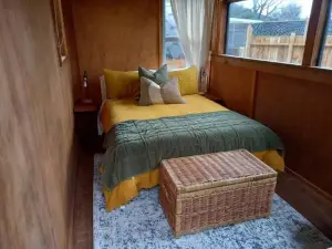 Delightful 1 Bedroomed Tiny House with Sauna