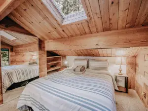 Mt Baker Lodging - Cabin Story Cabin in the Woods! Free Wifi