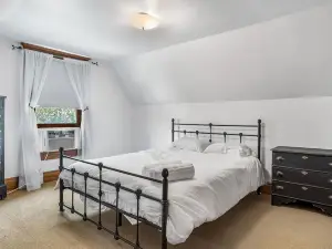 4 Bedroom Fordham House