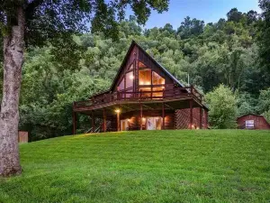 SECLUDED WHITE RIVERFRONT CABIN -SLEEPS 2-10, GREAT FAMILY & FISHERMEN GETAWAY