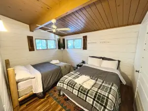 Lakefront Cabin on Virgin Lake w/ kayaks, lily pad, firepit, sandy swimming area