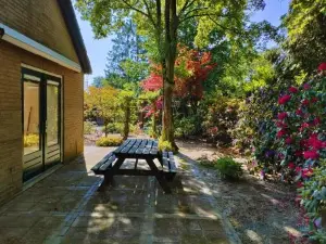Cozy Forest Cabin, Fenced Garden, Peace & Privacy