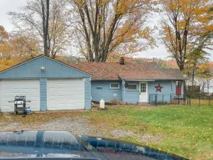 Castleton Lakehouse Retreat - Unit 1