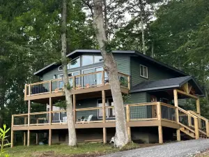 Stunning Lake Views and Spacious Living Areas - Amazing Escape