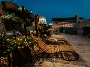 폴리카스트로 부티크 호텔