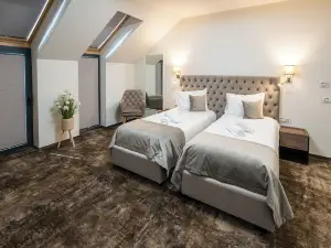 Alive Hotel