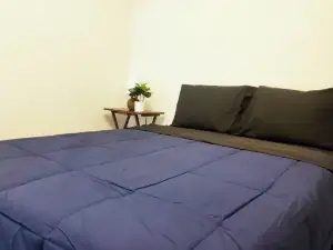 Comfy Retreat with Spacious Living Area and Security - Inviting Escape