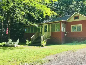 Charming Cabin Lake Rights, Private Dock 3 bedroom, 2 bath. Sleeps 7.