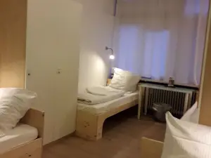 แกสเตอเฮาส์ ไกเซอร์พาสเสจ - โฮสเทล